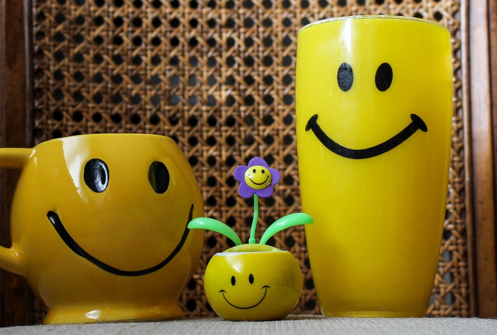Yellow Smiley Cup family by mittens