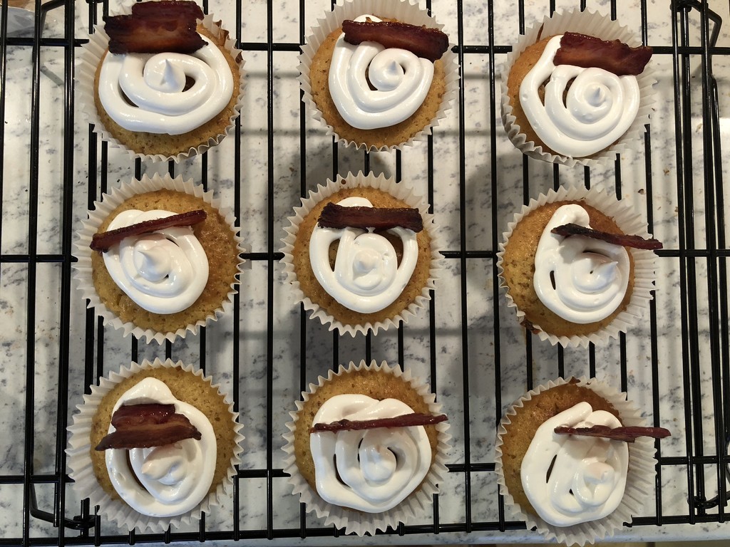 World Minute 17:47 - Maple Bacon Cupcakes by bizziebeeme