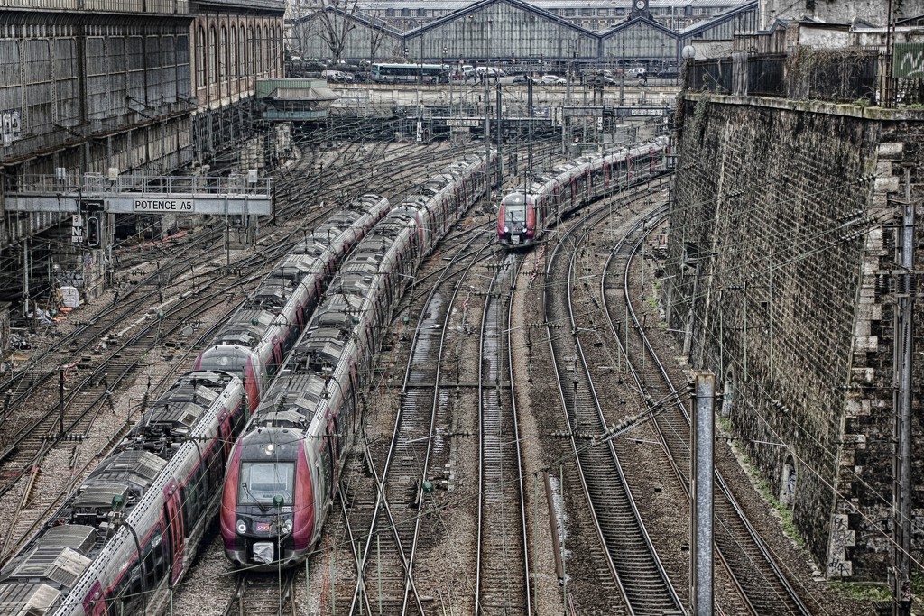 Dramatic Gare St. Lazare by jamibann