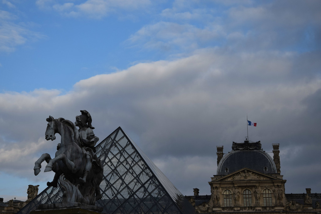Louvre by parisouailleurs