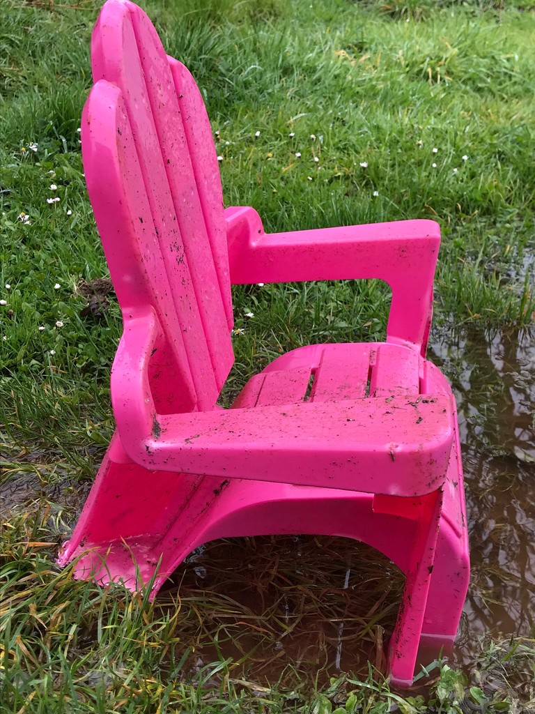 Pink chair by pandorasecho