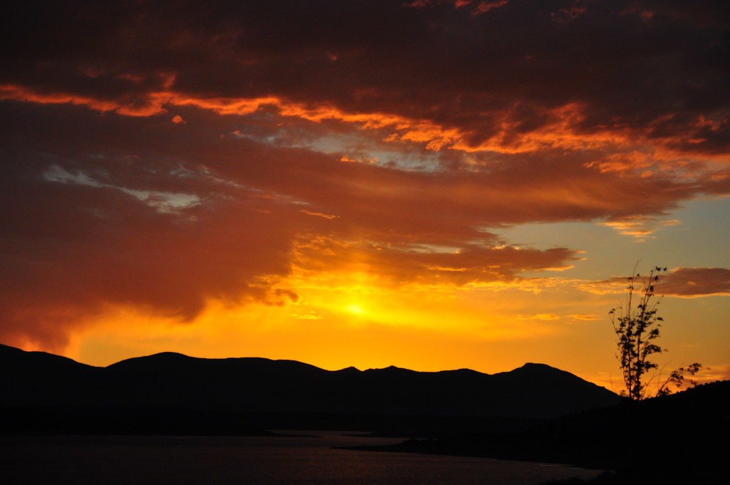 Yuba Lake State Park Sunset by stownsend