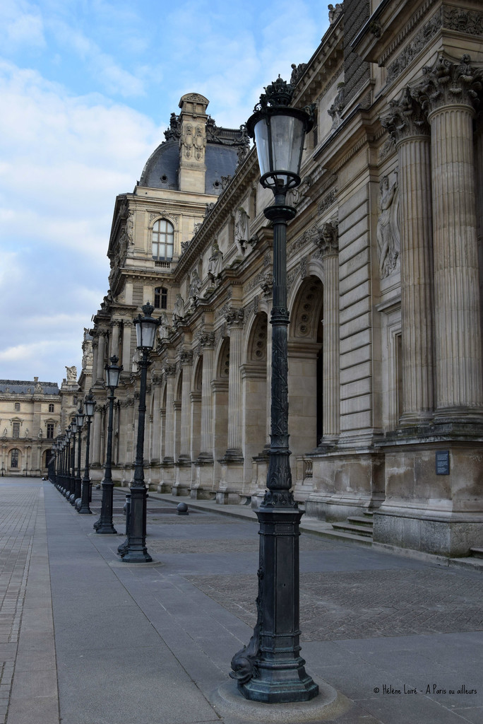 Louvre's repetition by parisouailleurs