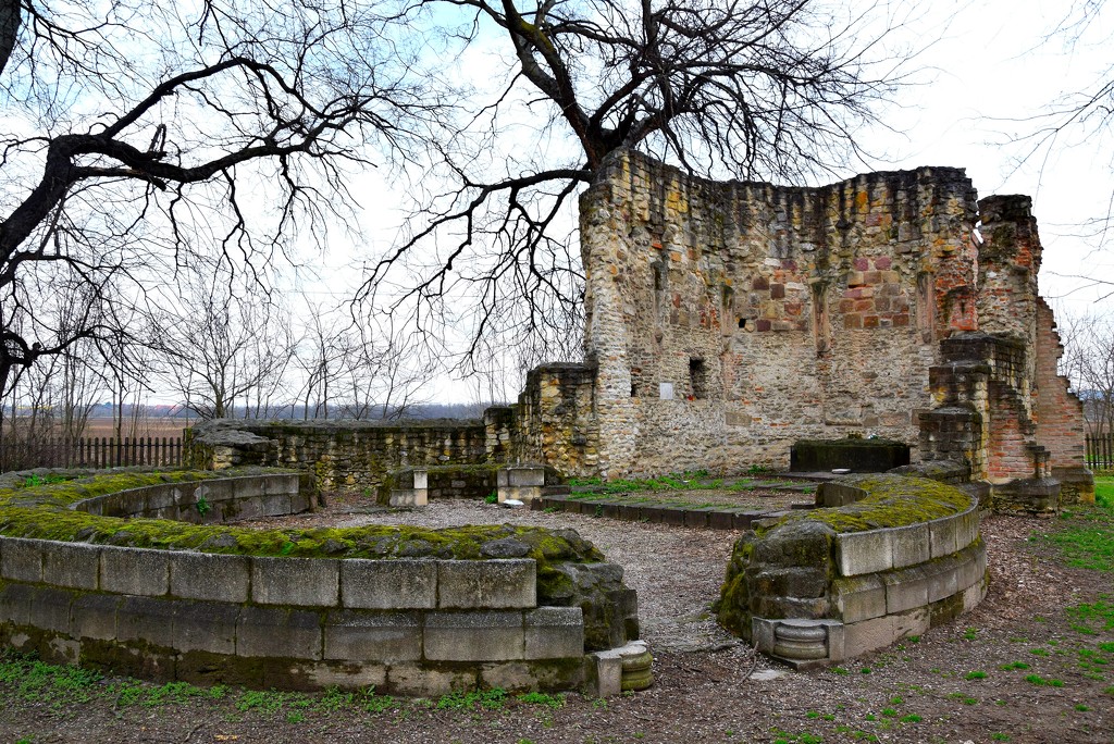 XIII. századi templom rom by kork