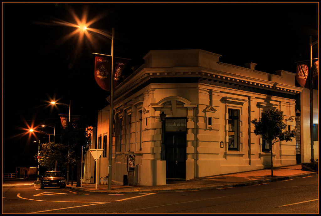 The bank corner by dide
