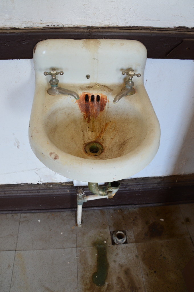 vintage sink by bigdad