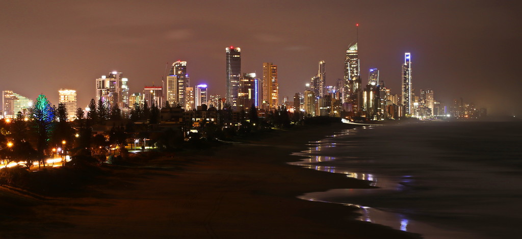 Surfers Paradise by Night by terryliv