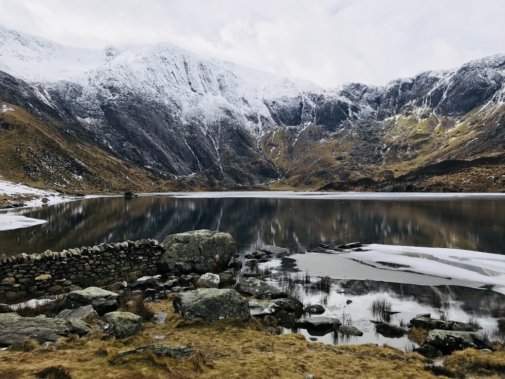 The beauty of Snowdonia... by darrenboyj