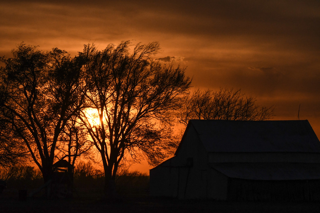 Sunset and Barn by kareenking