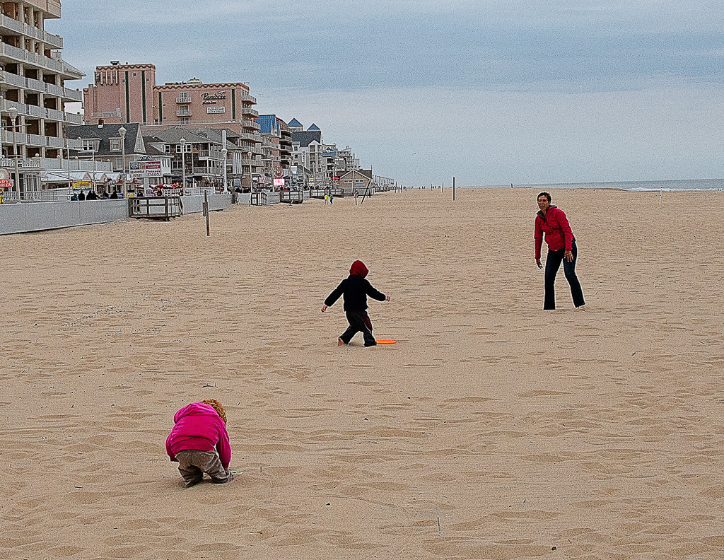 A play on the beach before supper by joansmor