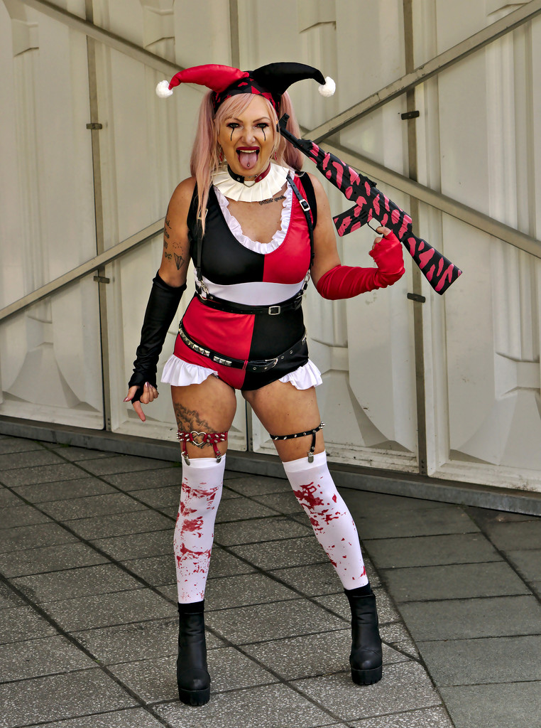 Harley Quinn at Nottingham Em-Con by phil_howcroft