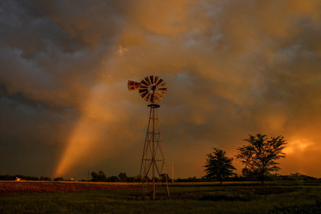 Kansas Windmill and Anticrepuscular Ray by kareenking