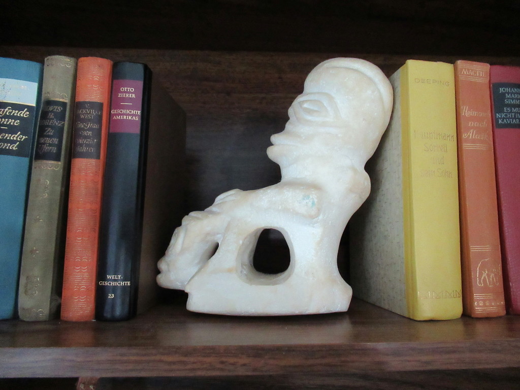 Bookshelf by bruni