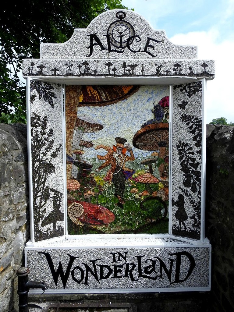Alice in Wonderland by roachling