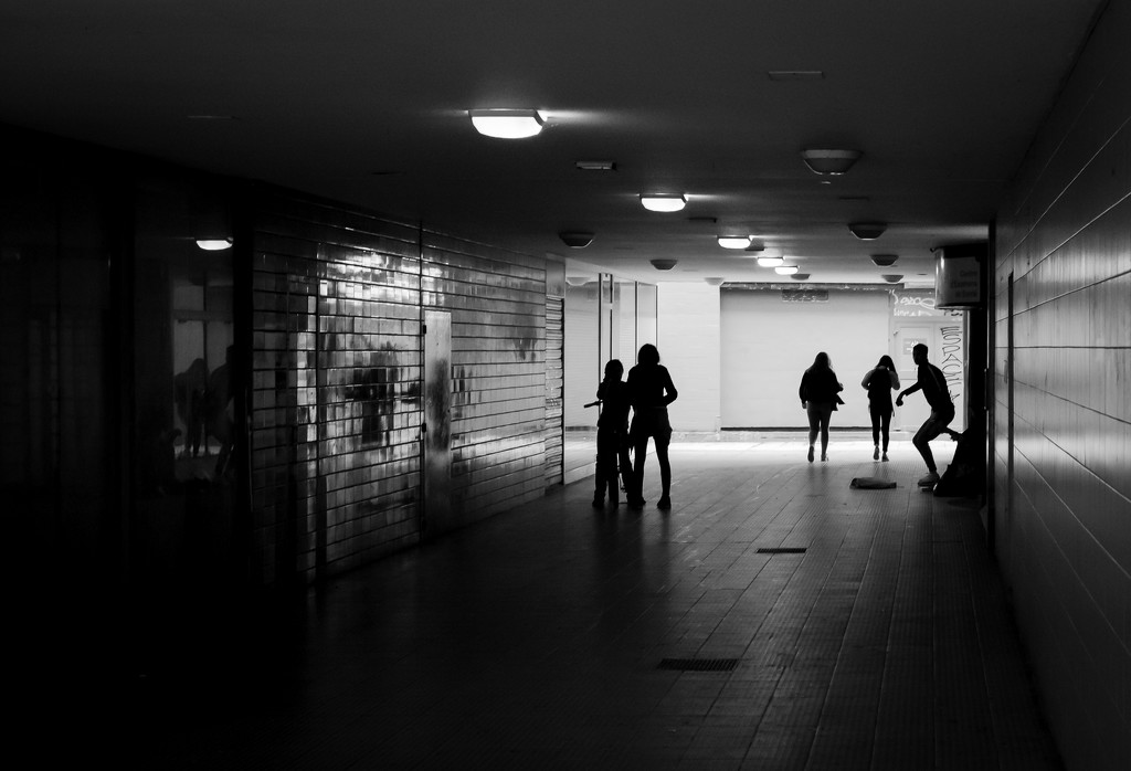 Rennes: access walkway under the shopping mall by vignouse