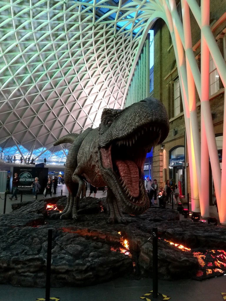 Dinosaur at London Kings Cros by busylady