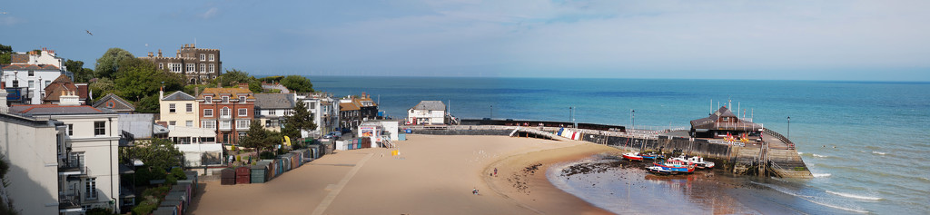 Broadstairs Beach by fbailey