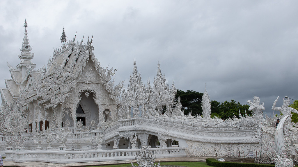 White Temple Chiang Rai by lumpiniman