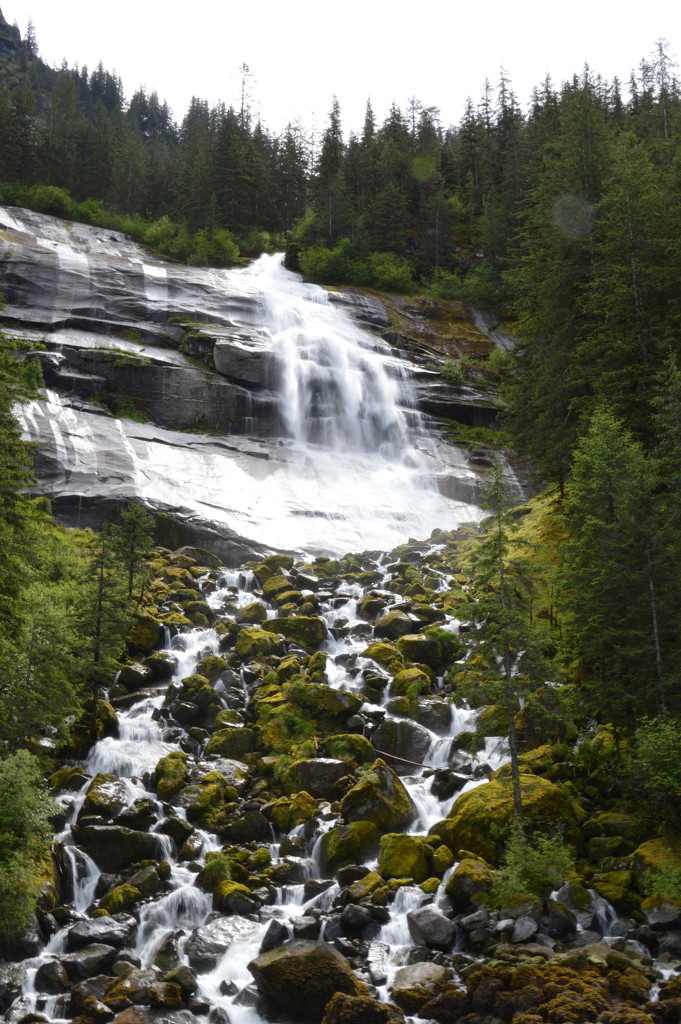 Alaskan waterfall by bigdad