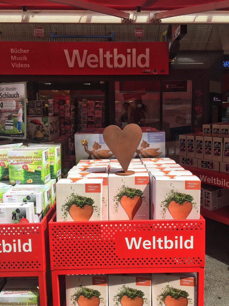 Heart in Weltbild.  by cocobella