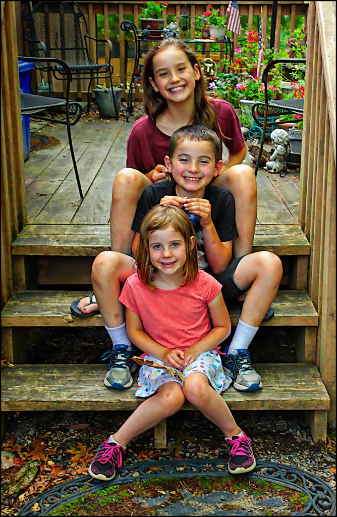 Leigh, Sam and Lucy on the Steps by olivetreeann