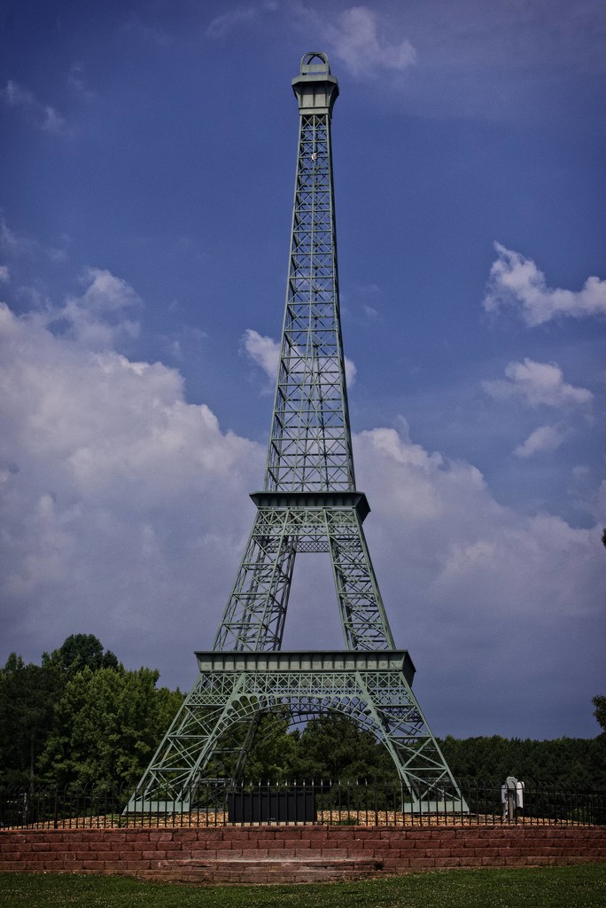 LHG_5544 Eiffel Tower in Paris Tennessee by rontu