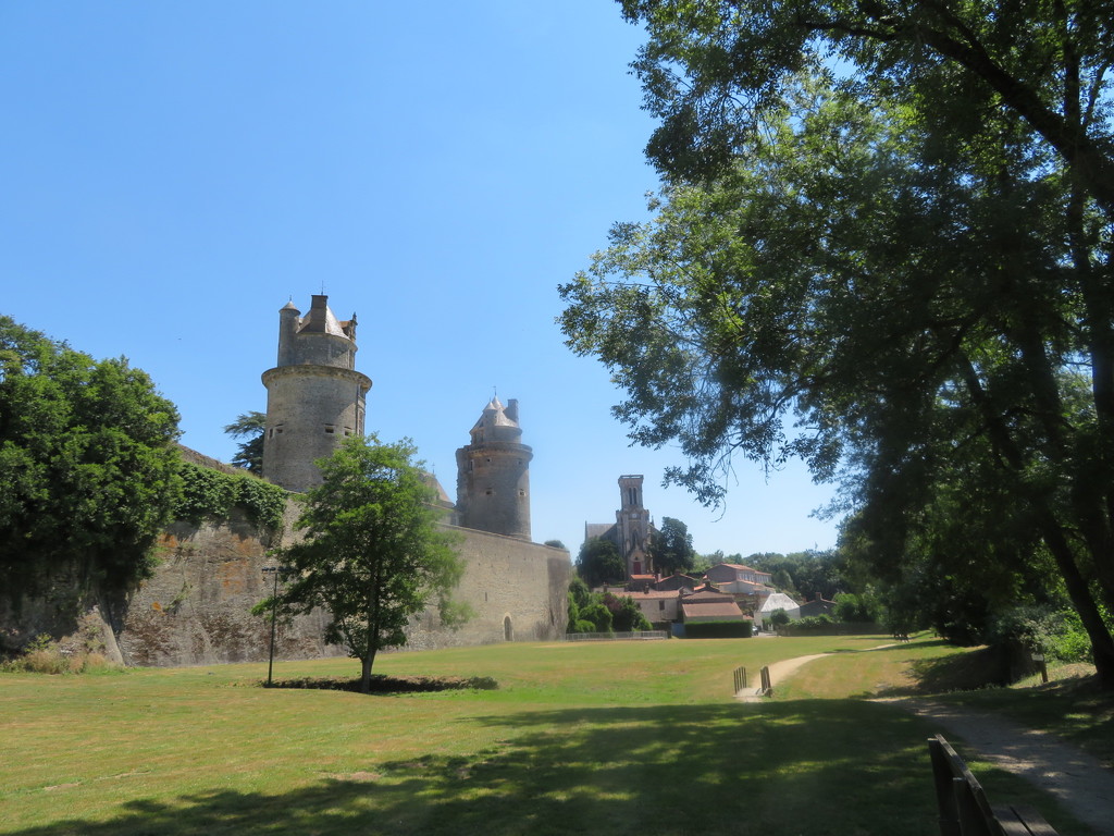 chateau at Apremont by lellie