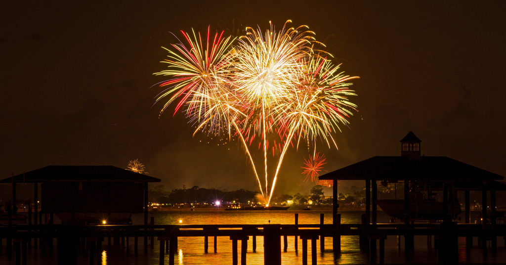 One More Fireworks on the River Shot for Tonight! by rickster549