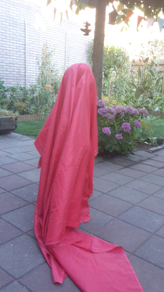 a little ghost in red by ideetje