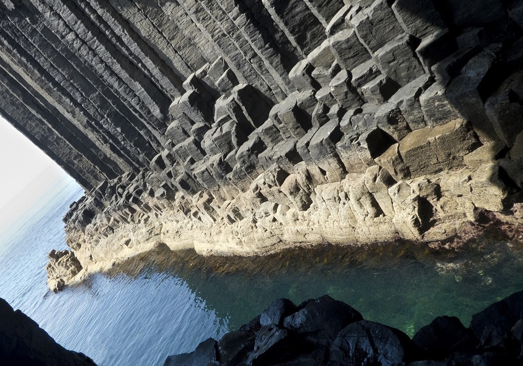 Fingal's Cave Entrance by helenhall