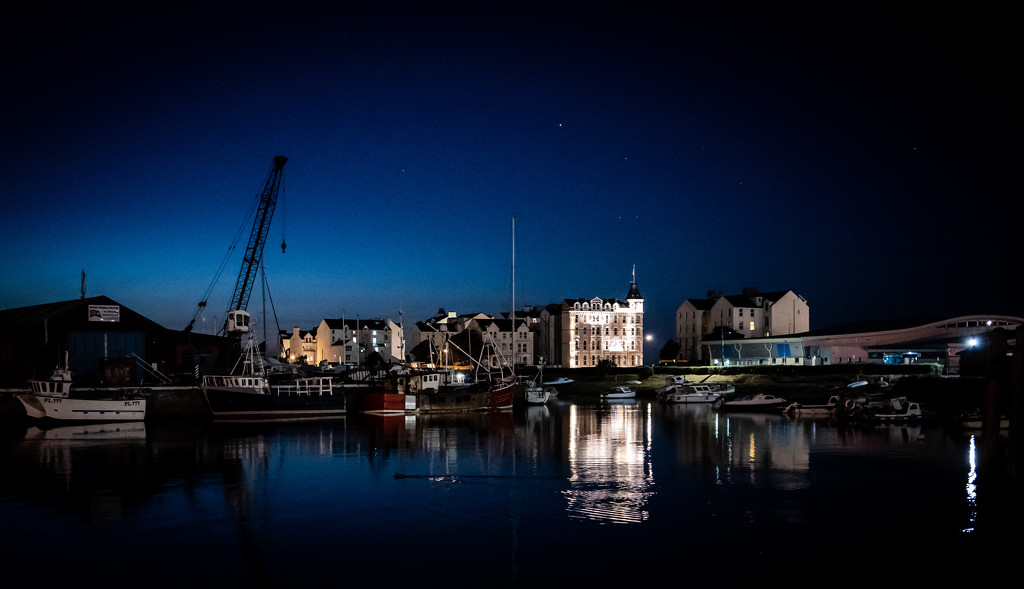 Ramsey Harbour at night... by vignouse