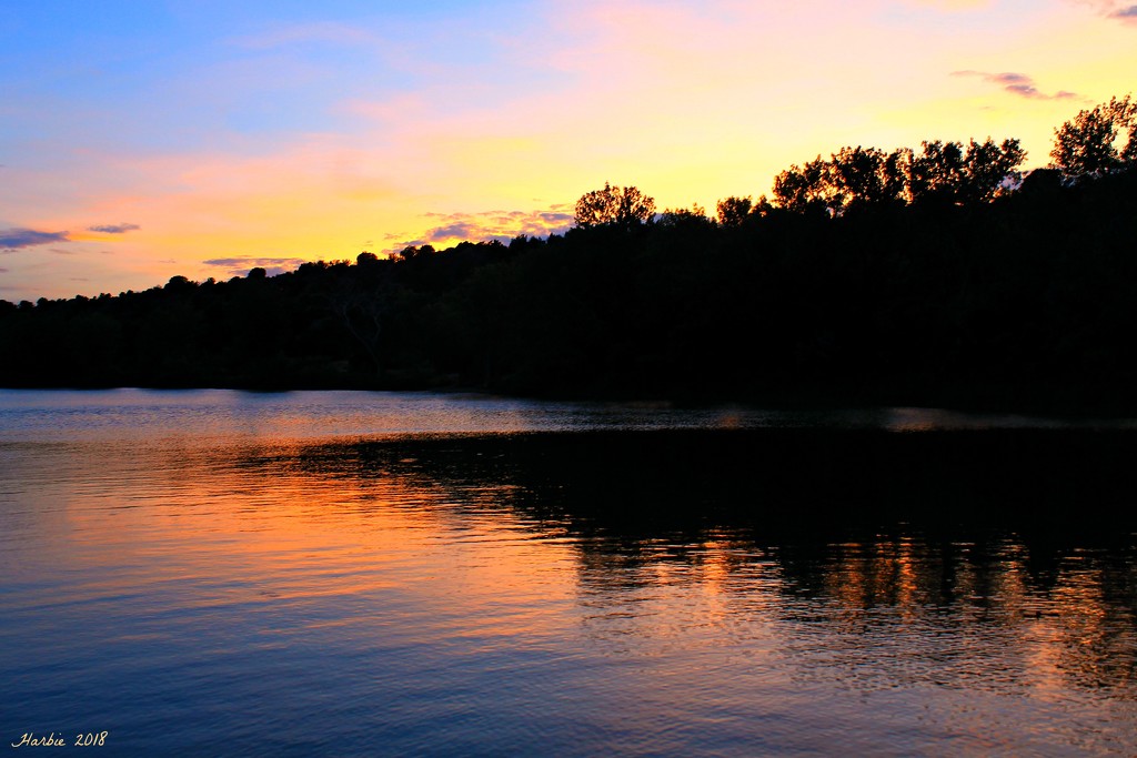 Sunset on Horseshoe Lake by harbie