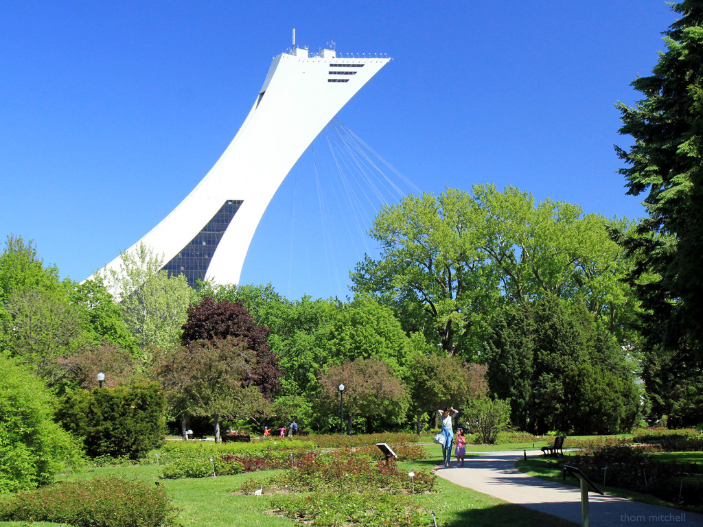 Montréal Tower from the Botanical Garden by rhoing