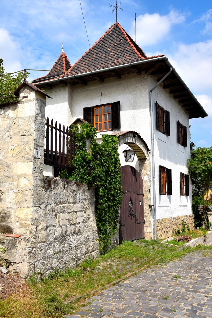 Renovated old house (Budafok) by kork
