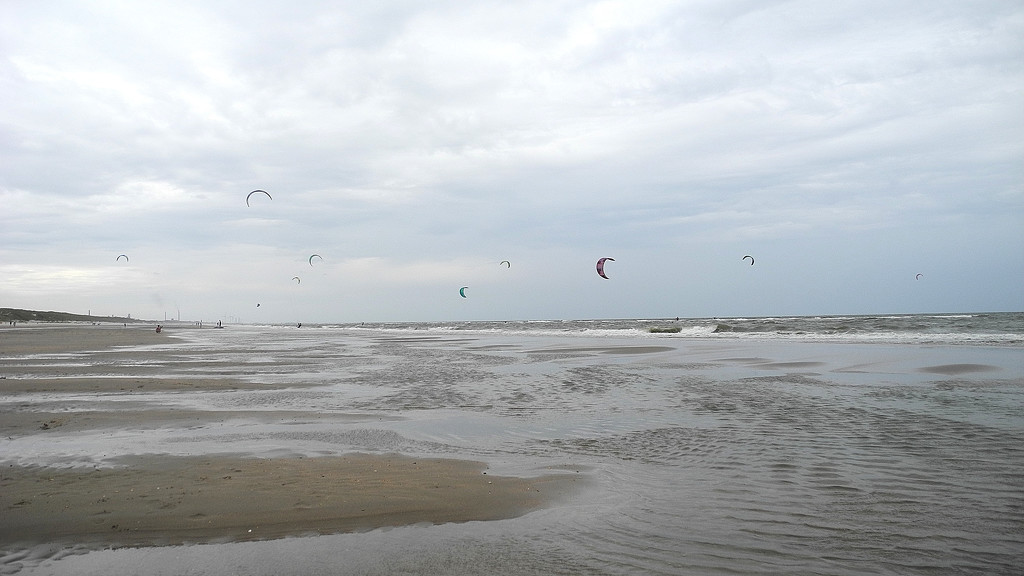 DSCN1698 kitesurfing by marijbar