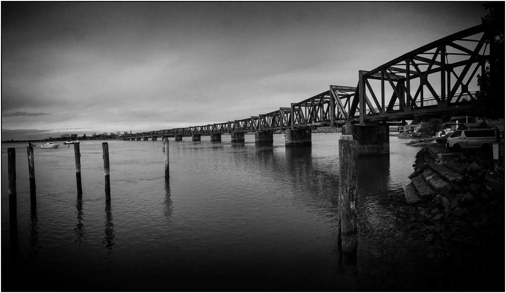 Rail Bridge by nzkites
