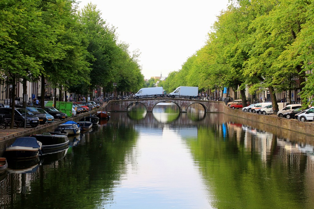 Reflections of Amsterdam by kiwinanna