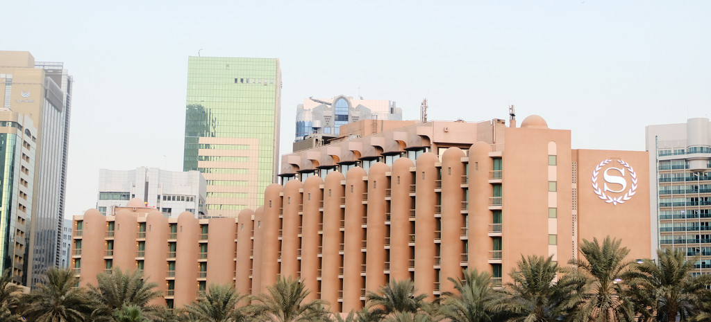 Sheraton Hotel (1979), Abu Dhabi by stefanotrezzi