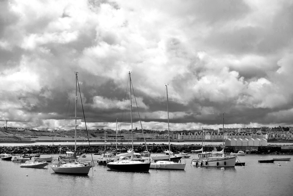 Portrush Harbour, Northern Ireland... by vignouse