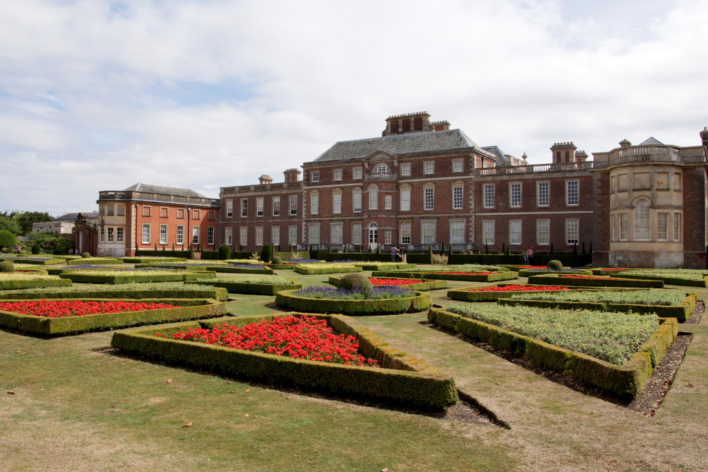 Wimpole Hall and gardens by busylady