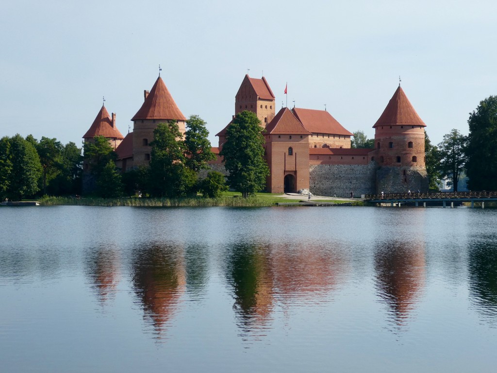 The castle of Trakai by orchid99