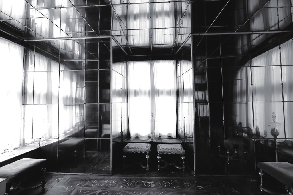 mirrored room by blueberry1222