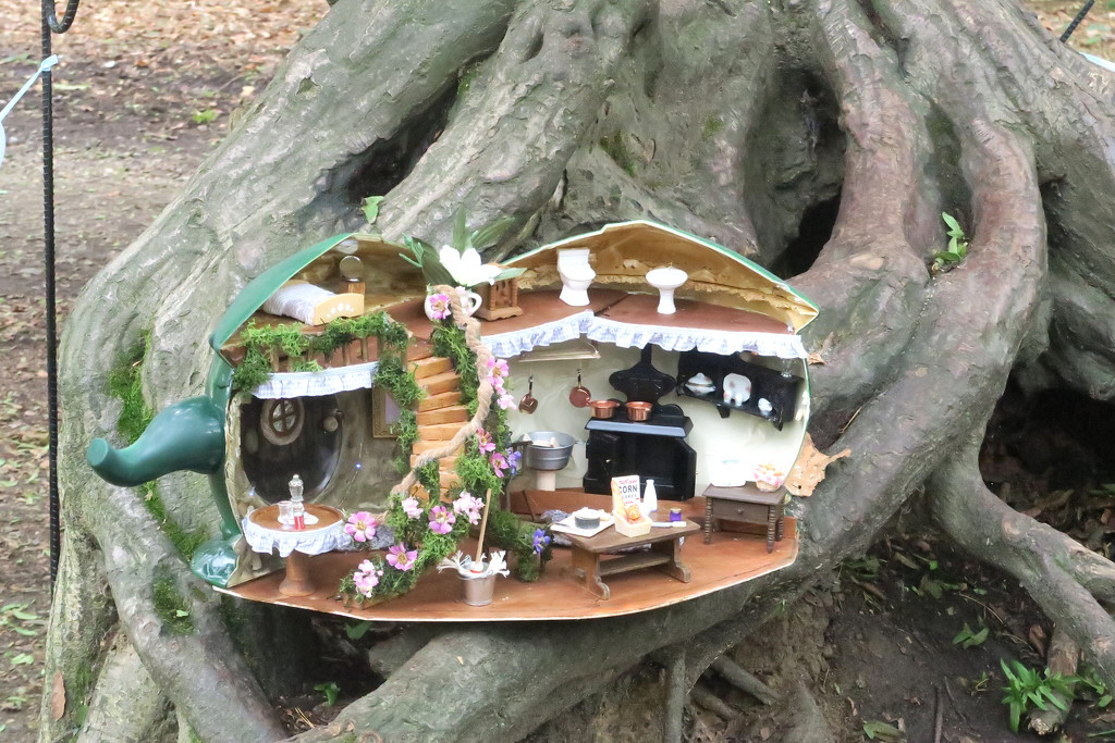 Fairy Teapot House by davemockford
