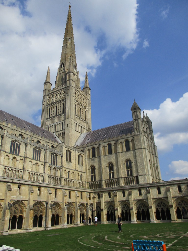 Norwich Cathedral  by foxes37