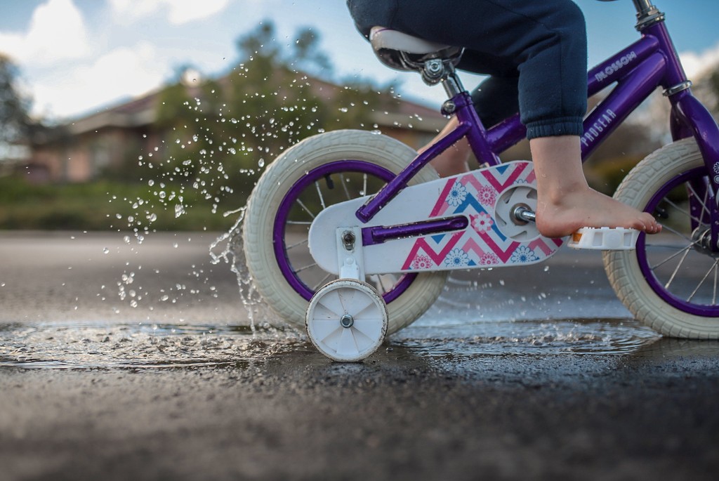 Puddle wheel spinning! by jodies