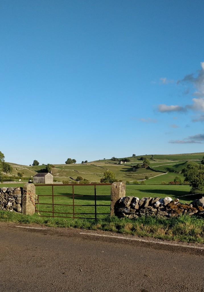A sunny evening in the Peak District by roachling