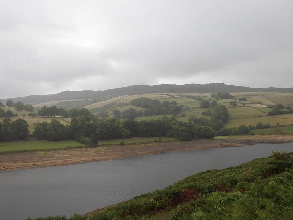 Derwent Reservoir by roachling