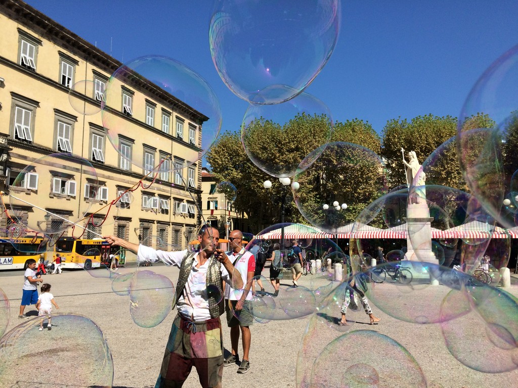 Busking with Bubbles by narayani