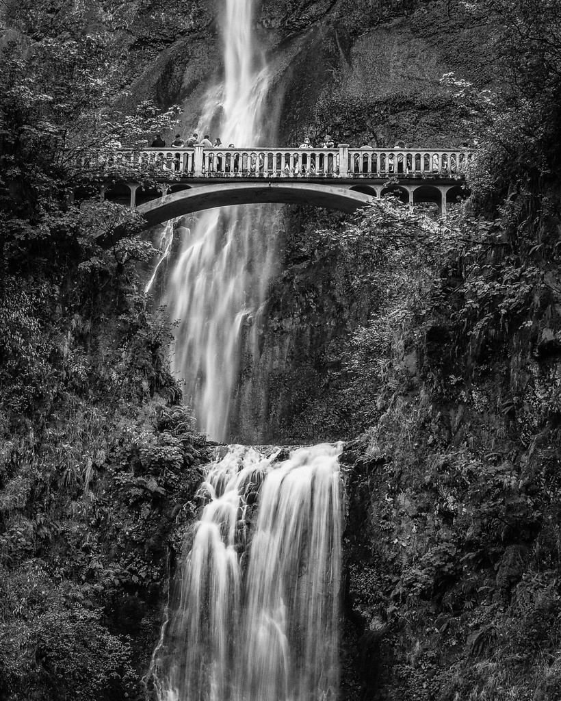 Multnomah Falls by rosiekerr
