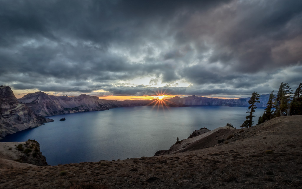 Sunset at Crater Lake by rosiekerr